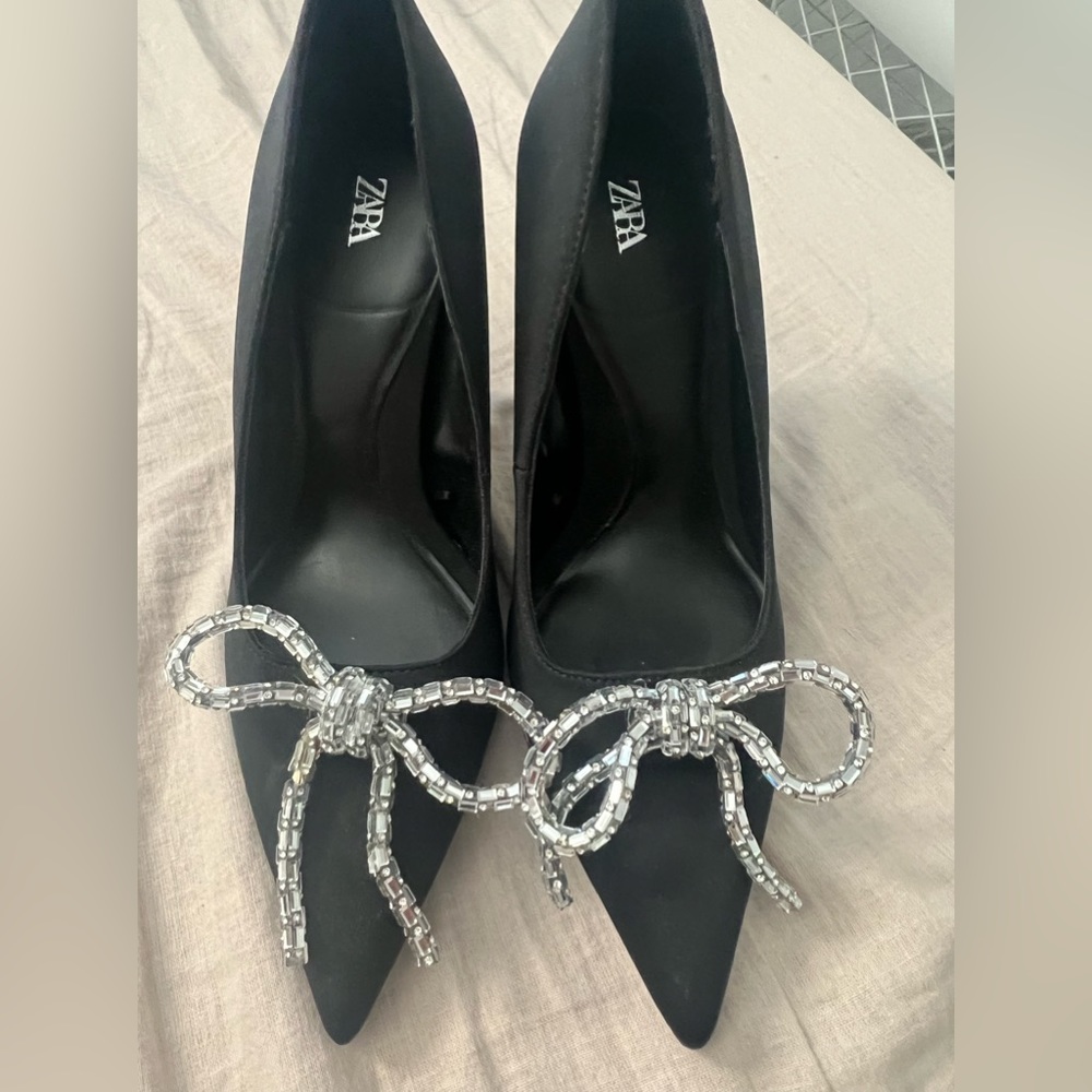 Zara heels with bows!🖤